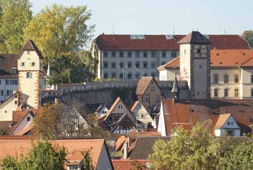 Kalkweiler Turm mit Stadtmauer 