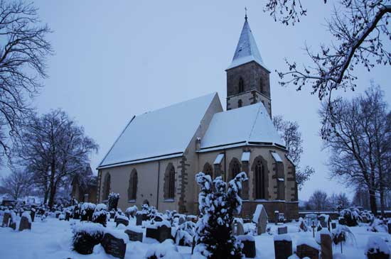Sülchen Kirche von Friedhofseite aus im Winter